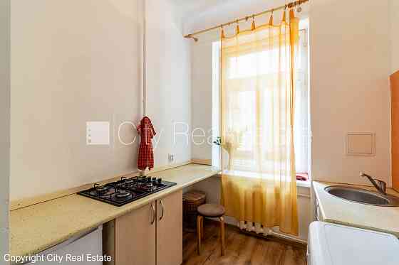 Дом во дворе, реновированный дом, закрытая территория, вход с улицы и со двора, Rīga