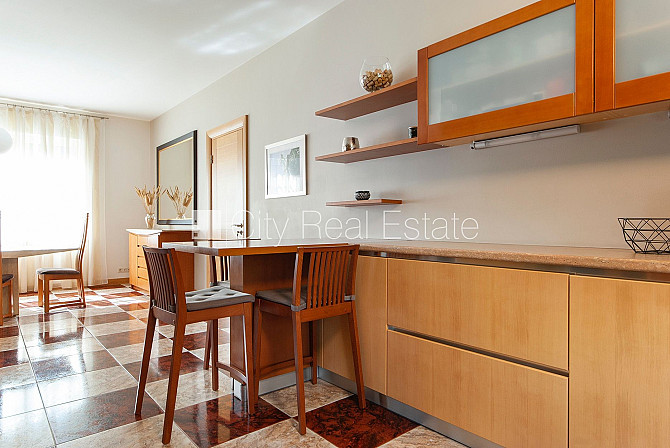 Частный дом, благоустроенная озеленённая территория, подъездная дорога покрыта Рига - изображение 18