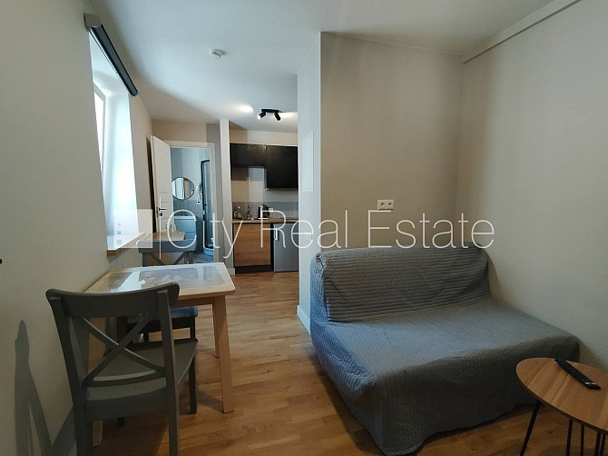 Fasādes māja, slēgts pagalms, iespēja nomāt autostāvvietu, ieeja no ielas, kāpņu telpa pēc Rīga - foto 2