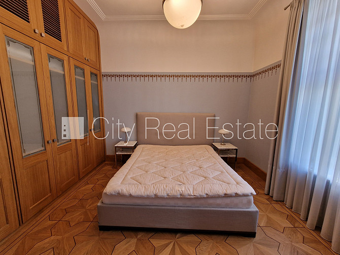 Фасадный дом, реновированный дом, закрытый двор, место для машины, вход с улицы и Рига - изображение 12