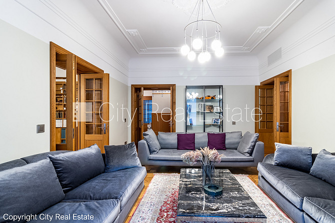 Фасадный дом, реновированный дом, закрытый двор, место для машины, вход с улицы и Рига - изображение 10