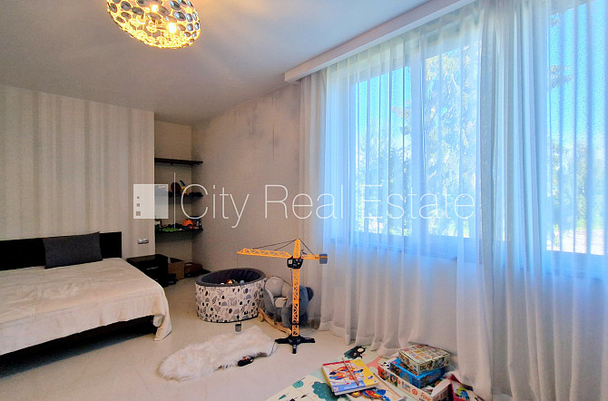 Privātmāja, jaunceltne, labiekārtota apzaļumota teritorija, iežogota teritorija ar metāla Jūrmala - foto 11