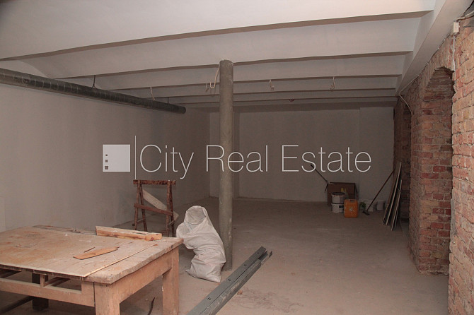 Фасадный дом, фасад с декоративной штукатуркой, закрытый двор, место для машины, Рига - изображение 3