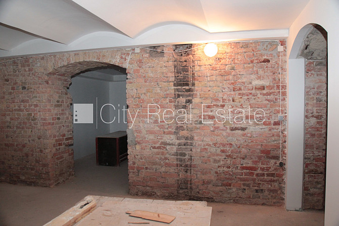 Фасадный дом, фасад с декоративной штукатуркой, закрытый двор, место для машины, Рига - изображение 13