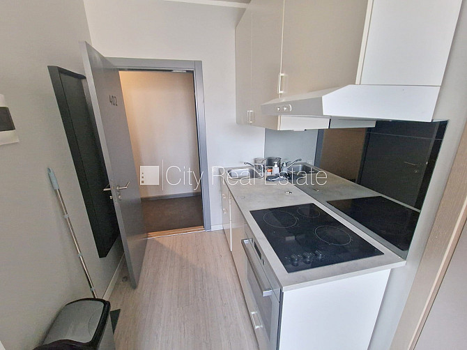 Fasādes māja, renovēta māja, slēgts pagalms, ieeja no ielas un pagalma, ir lifts, kāpņu Rīga - foto 13