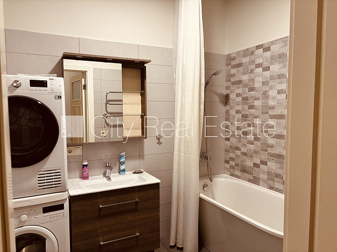 Реновированный дом, окна выходят во двор, гостиная, одно помещение проходное, Рига - изображение 18