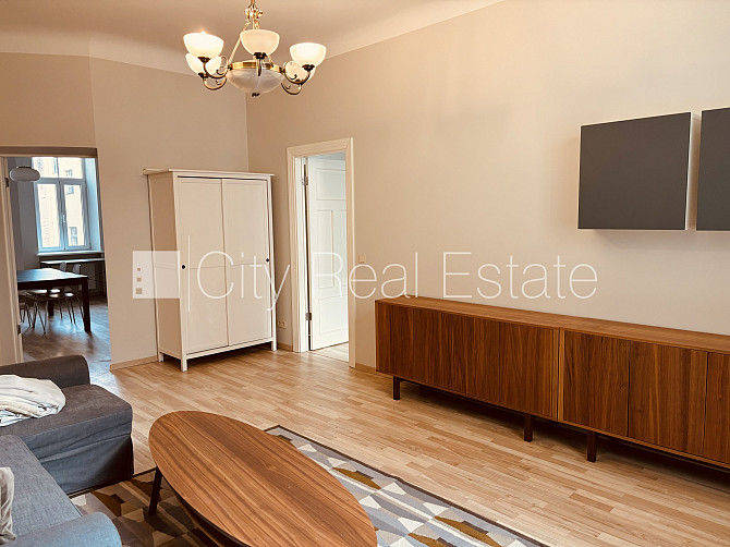 Реновированный дом, окна выходят во двор, гостиная, одно помещение проходное, Рига - изображение 13