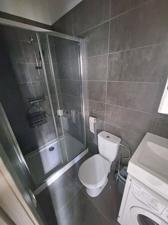 Fasādes māja, renovēta māja, slēgts pagalms, ieeja no ielas, kāpņu telpa pēc kapitālā Rīga - foto 11