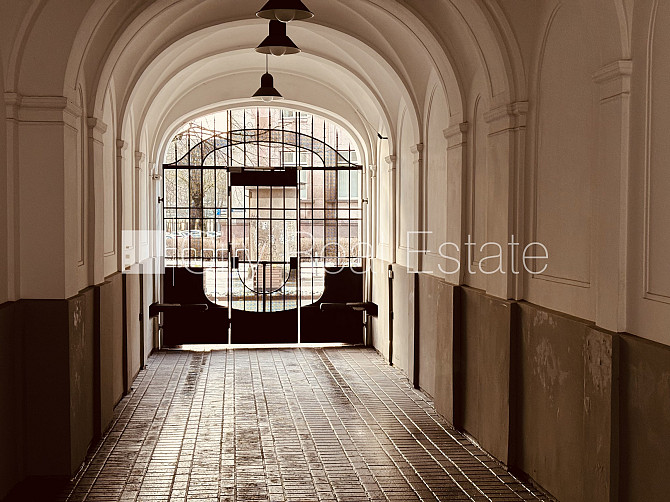 Renovēta māja, logi vērsti uz pagalma pusi, viesistaba, viena telpa caurstaigājama, virtuve, Rīga - foto 15