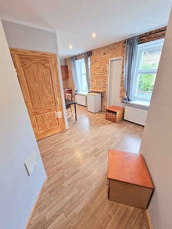 Здание во дворе, реновированный дом, закрытый двор, вход со двора, лестничная Рига - изображение 19