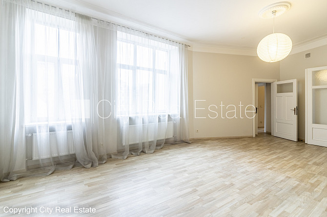 Fasādes māja, ieeja no ielas, ir lifts, kāpņu telpa pēc kapitālā remonta, guļamistabu Rīga - foto 3