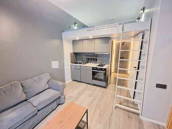 Фасадный дом, реновированный дом, вход с улицы, окна выходят на улицу, Rīga