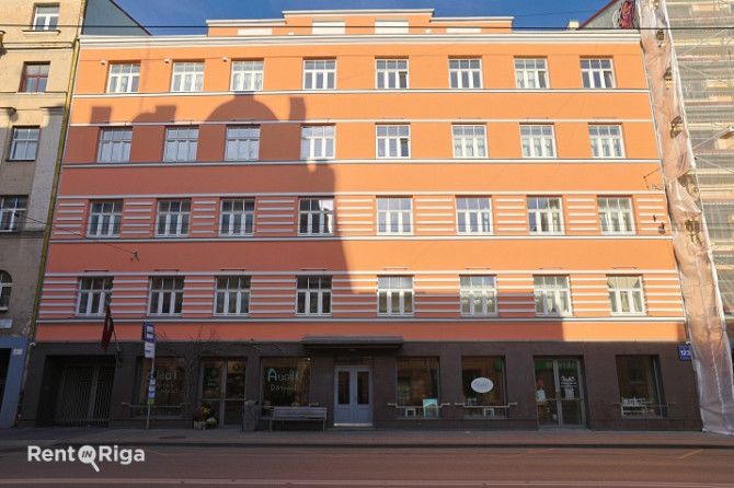 Pilnībā renovētā piecstāvu namā Rīgas centrā, Aleksandra Čaka iela 123 ir iespējams Rīga - foto 1