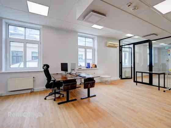 Office premises in a well-maintained office building at 16 Meierovica Boulevard, just a one-minute w Rīga