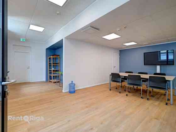 Office premises in a well-maintained office building at 16 Meierovica Boulevard, just a one-minute w Rīga