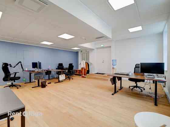 Office premises in a well-maintained office building at 16 Meierovica Boulevard, just a one-minute w Rīga