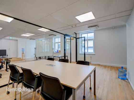 Office premises in a well-maintained office building at 16 Meierovica Boulevard, just a one-minute w Rīga