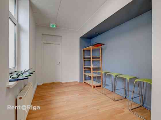 Office premises in a well-maintained office building at 16 Meierovica Boulevard, just a one-minute w Rīga