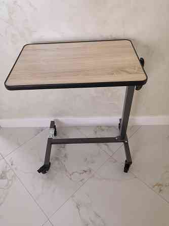 Продаю удобный прикроватный стол для пациента идеален для ухода на дому, а также может... Rīgas rajons