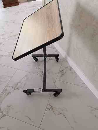 Продаю удобный прикроватный стол для пациента идеален для ухода на дому, а также может... Rīgas rajons