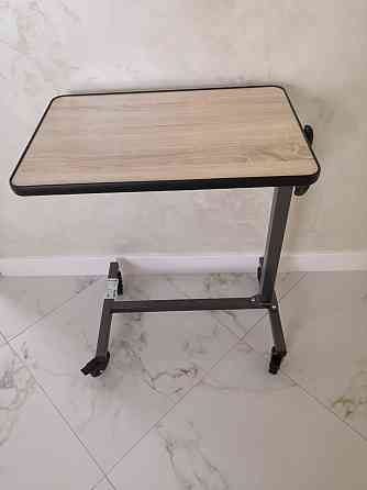 Продаю удобный прикроватный стол для пациента идеален для ухода на дому, а также может... Rīgas rajons