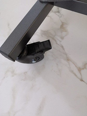 Продаю удобный прикроватный стол для пациента идеален для ухода на дому, а также может... Рижский район - изображение 2