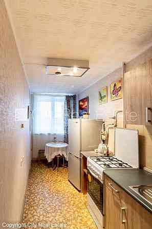 Фасадный дом, благоустроенная озеленённая территория, места для нескольких Рига