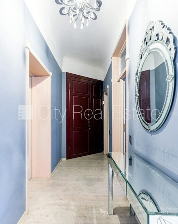 Здание во дворе, кирпичные стены, фасад с декоративной штукатуркой, Рига - изображение 10