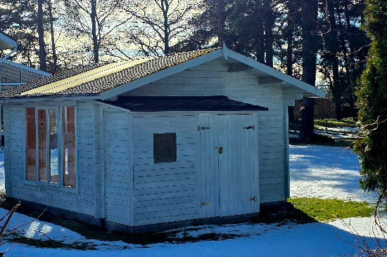 Pārdodam glītu un gaišu koka karkasa dārza mājiņu. Mājiņas aizmugurē ir atsevišķa noliktava ar... Babīte - foto 3