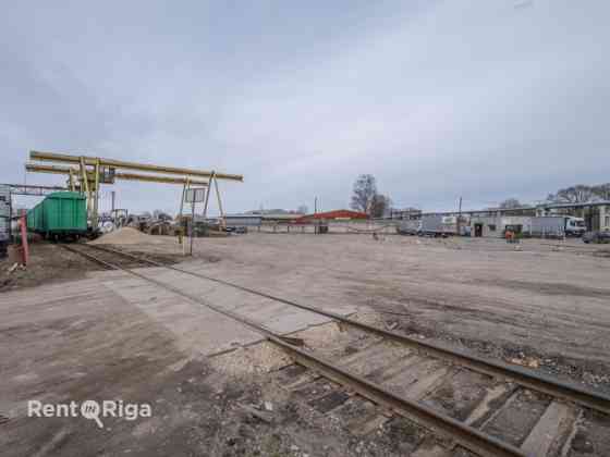 Неотапливаемый склад на улице Илзенес, 2.  Сдаются в аренду неотапливаемые Рига