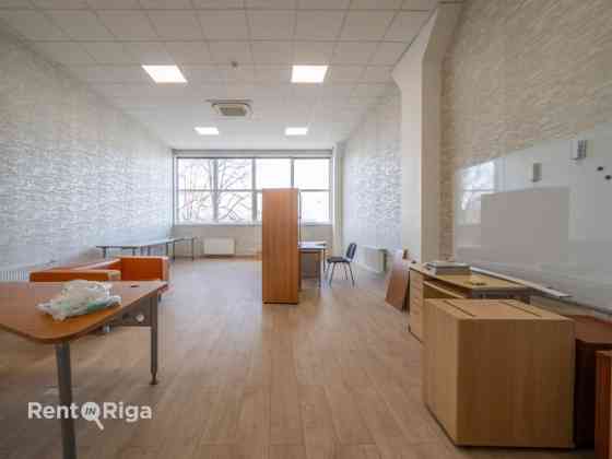 Аренда офисных помещений на улице Уриекстес, рядом с торговым портом.  Помещение Рига