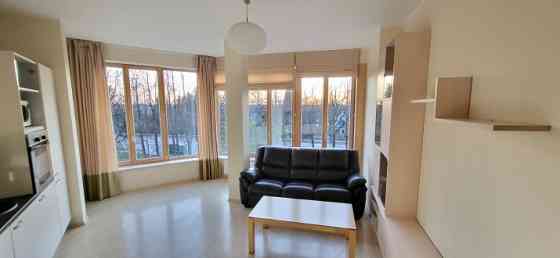 Īrei pieejams kvalitatīvs 3-istabu dzīvoklis projektā "Dienvidu pakavs".  Pārdomāts dzīvokļa plānoju Rīga