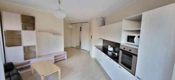 Īrei pieejams kvalitatīvs 3-istabu dzīvoklis projektā "Dienvidu pakavs".  Pārdomāts dzīvokļa plānoju Rīga