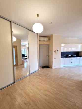 Īrei pieejams kvalitatīvs 3-istabu dzīvoklis projektā "Dienvidu pakavs".  Pārdomāts dzīvokļa plānoju Rīga