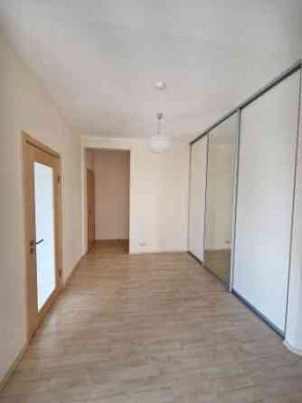 Īrei pieejams kvalitatīvs 3-istabu dzīvoklis projektā "Dienvidu pakavs".  Pārdomāts dzīvokļa plānoju Rīga