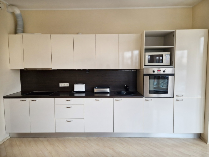 Īrei pieejams kvalitatīvs 3-istabu dzīvoklis projektā 