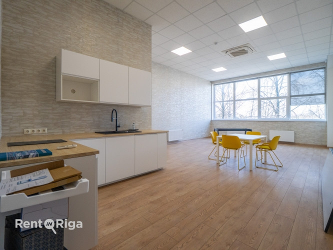 Аренда офисных помещений на улице Уриекстес, рядом с торговым портом.  Помещение Рига - изображение 2