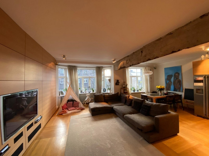 Сдается в аренду квартира с уникальным дизайнерским интерьером, есть парковка, Рига - изображение 1