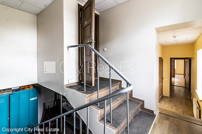 Фасадный дом, реновированный дом, благоустроенный озеленённый двор, закрытый Рига - изображение 15