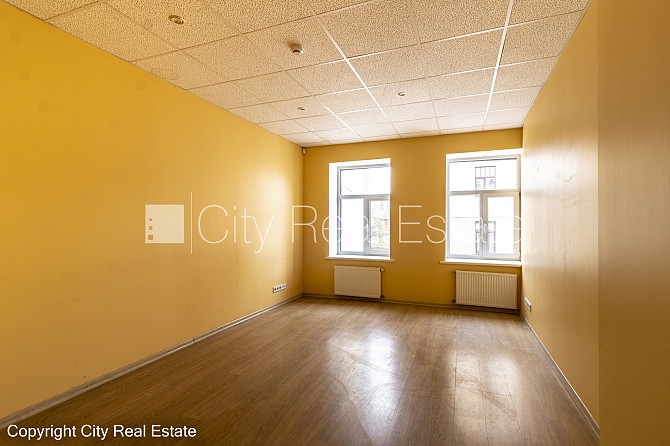 Фасадный дом, реновированный дом, благоустроенный озеленённый двор, закрытый Рига - изображение 11