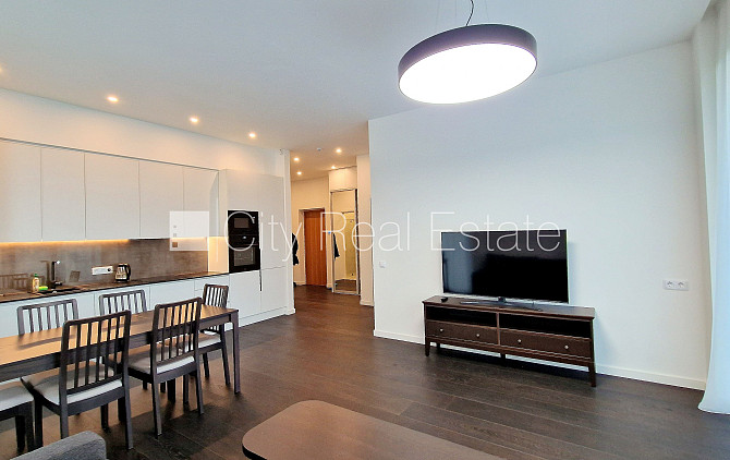 Реновированный дом, апартаменты люкс 82 м2, лифт, лестничная клетка после Рига - изображение 8