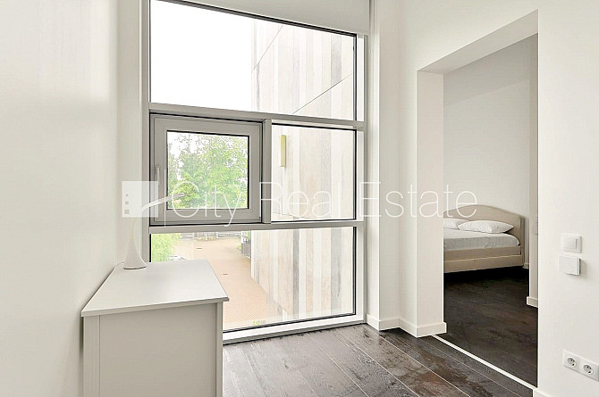 Реновированный дом, апартаменты люкс 82 м2, лифт, лестничная клетка после Рига - изображение 16