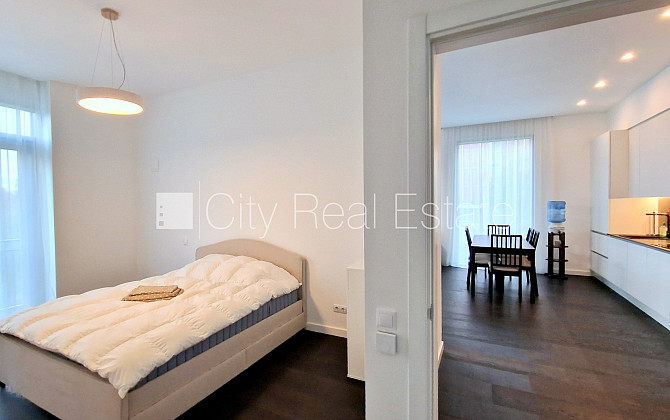 Реновированный дом, апартаменты люкс 82 м2, лифт, лестничная клетка после Рига - изображение 11