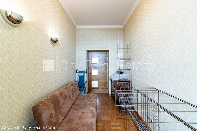 Фасадный дом, реновированный дом, закрытый двор, место для машины, вход с улицы и Рига - изображение 9