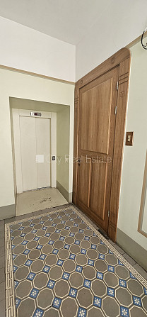 Фасадный дом, реновированный дом, закрытый двор, место для машины, вход с улицы и Рига - изображение 17