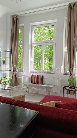 Фасадный дом, реновированный дом, вход с улицы, лифт, лестничная клетка после Рига - изображение 1