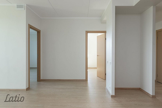 Pārdošanā funkcionāls un kvalitatīvi izbūvēts 4 istabu dzīvoklis modernā dzīvojamā Rīga - foto 3