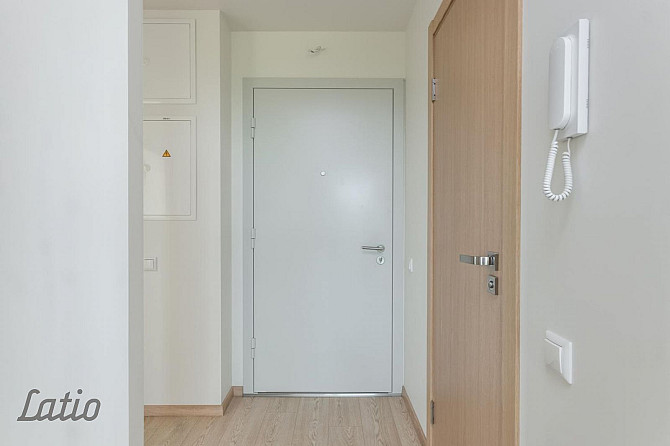 Pārdošanā funkcionāls un kvalitatīvi izbūvēts 4 istabu dzīvoklis modernā dzīvojamā Rīga - foto 2