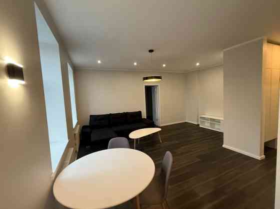 Izīrē 2 istabu dzīvokli Rīgas centrā!  Svaigi izremontēts dzīvoklis ar iespēju auto novietošanu ēkas Rīga