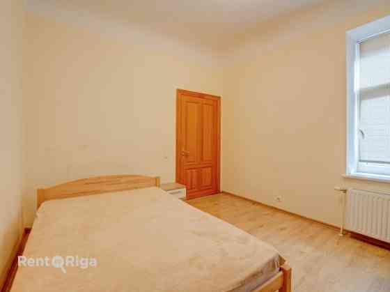 Izīrē 4 istabu dzīvokli Rīgas centrā!  Dzīvokļa plānojums ir ērts un funkcionāls  tajā ir 3 izolētas Rīga